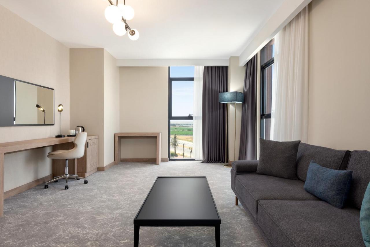 Hotel Ramada Plaza By Wyndham Batman Esterno foto
