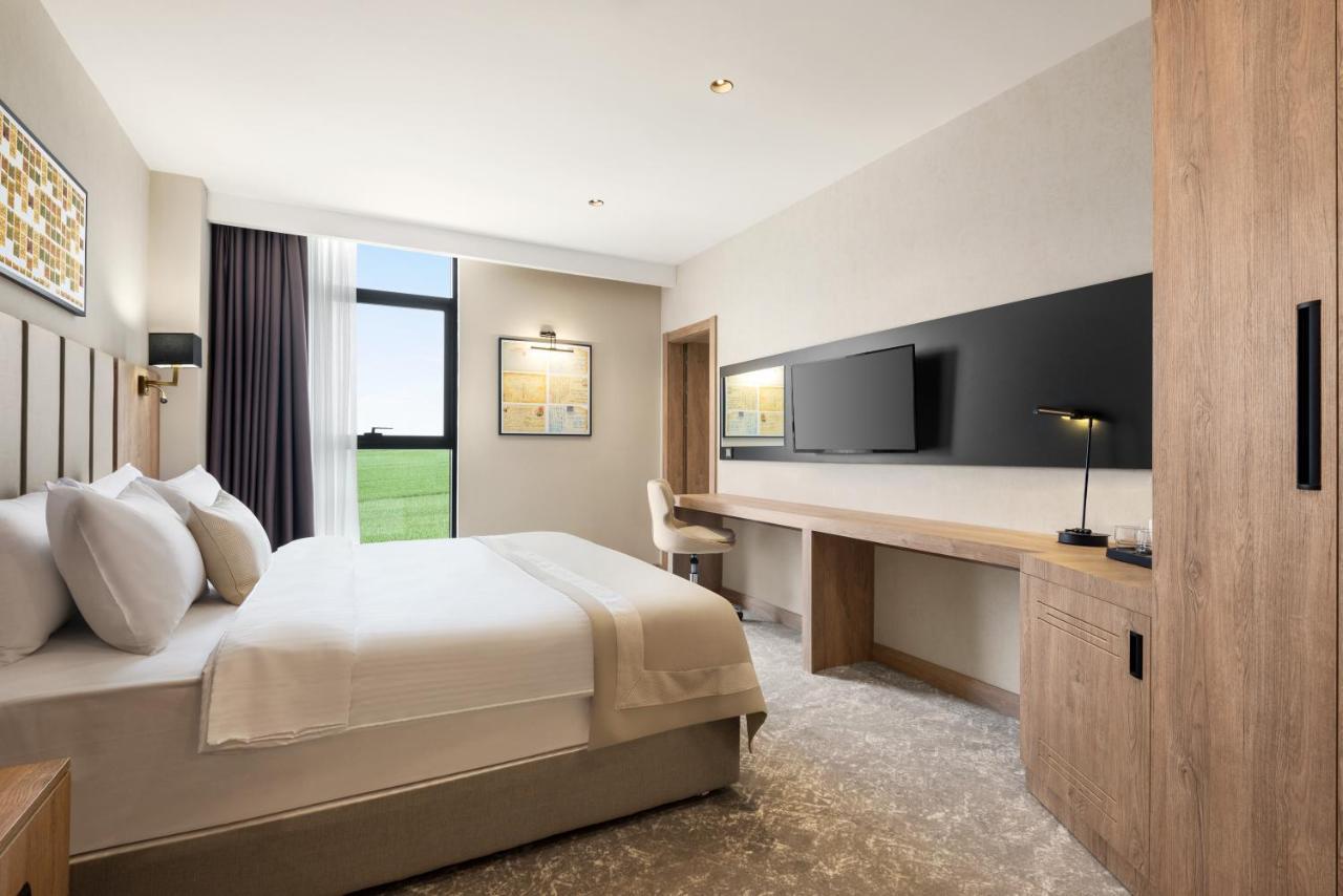Hotel Ramada Plaza By Wyndham Batman Esterno foto