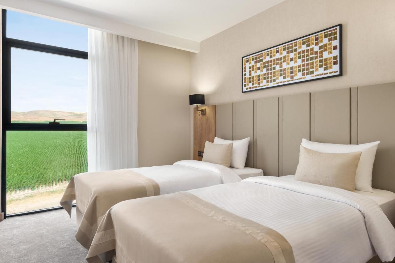 Hotel Ramada Plaza By Wyndham Batman Esterno foto