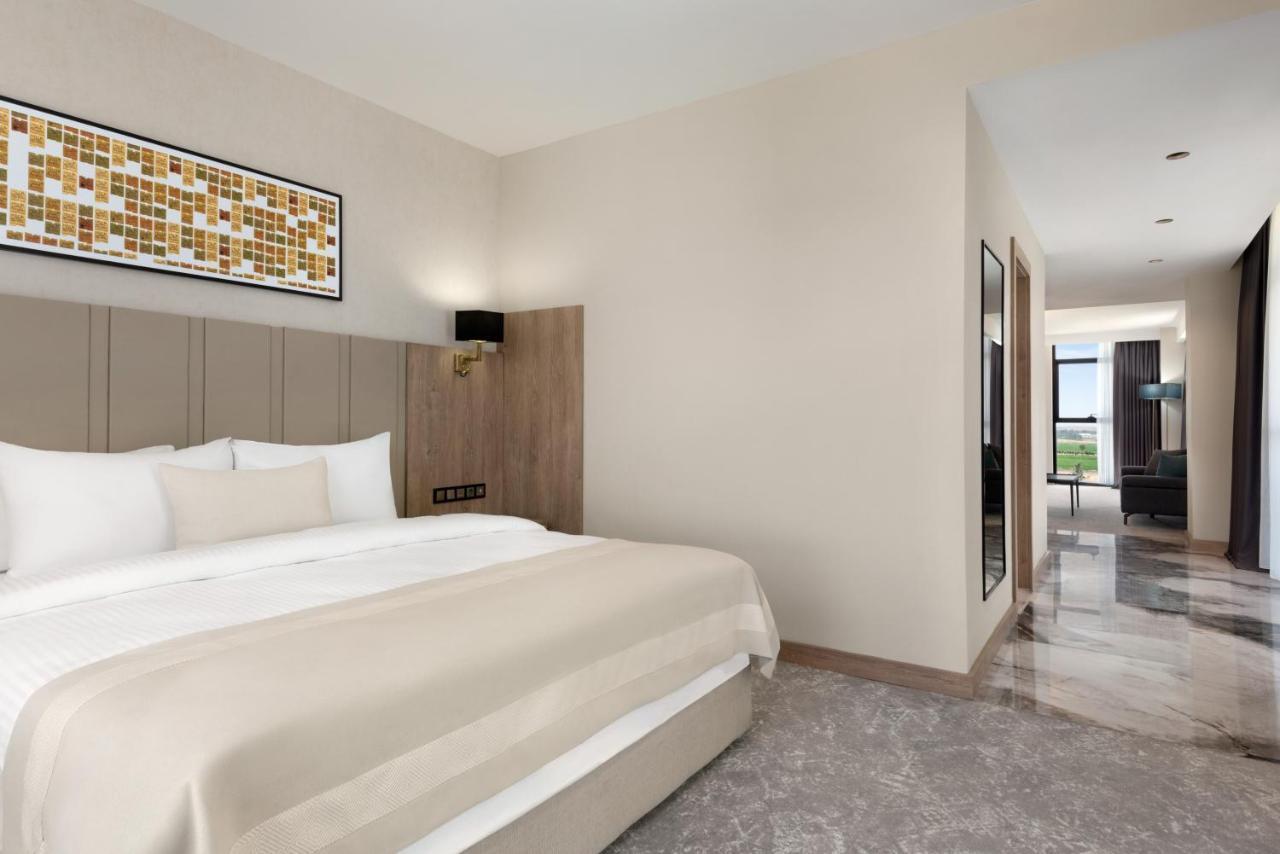 Hotel Ramada Plaza By Wyndham Batman Esterno foto