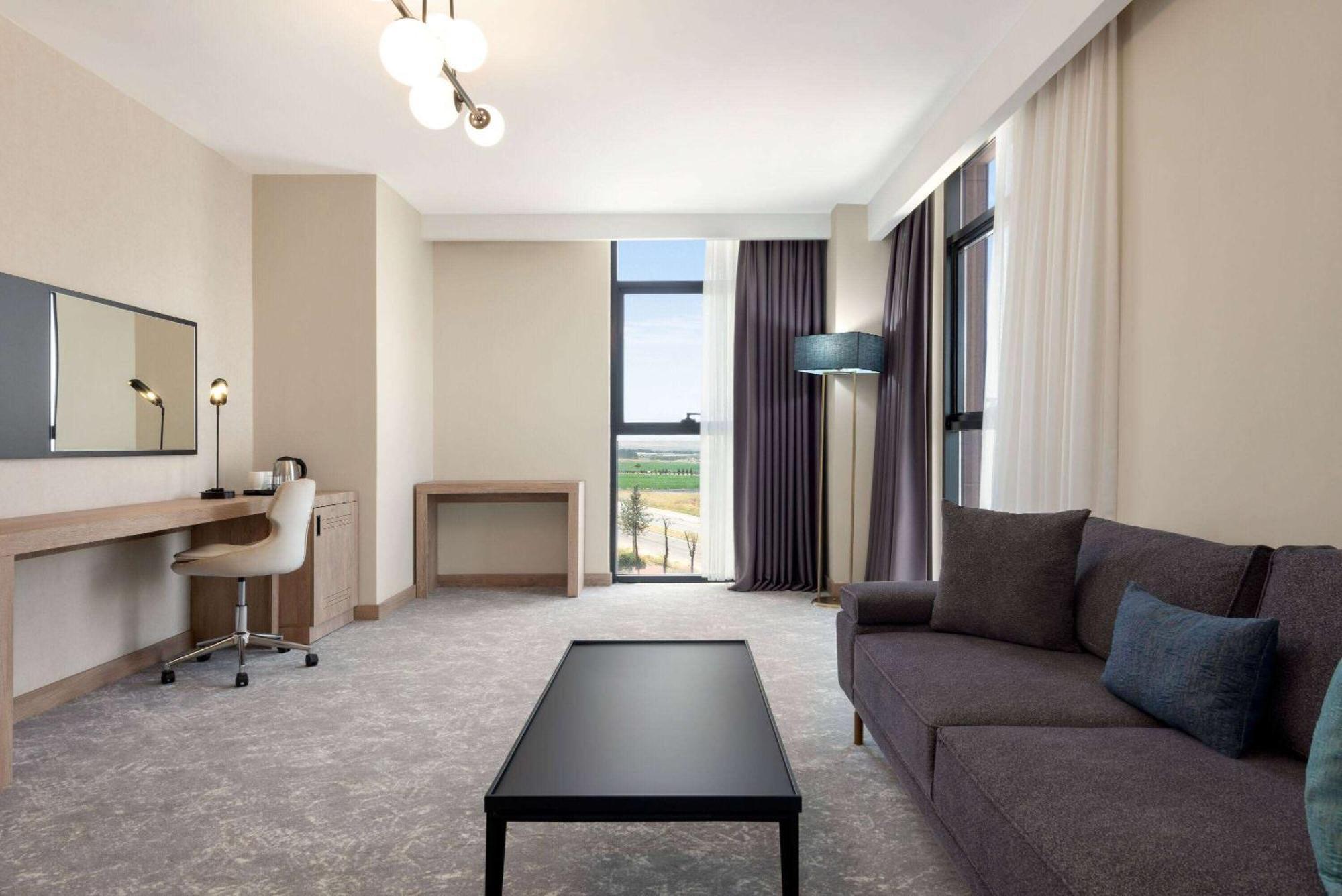 Hotel Ramada Plaza By Wyndham Batman Esterno foto