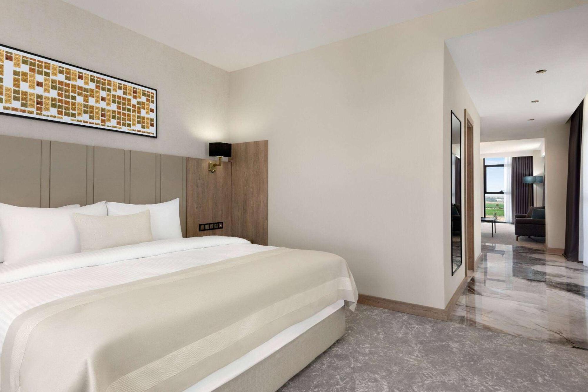 Hotel Ramada Plaza By Wyndham Batman Esterno foto