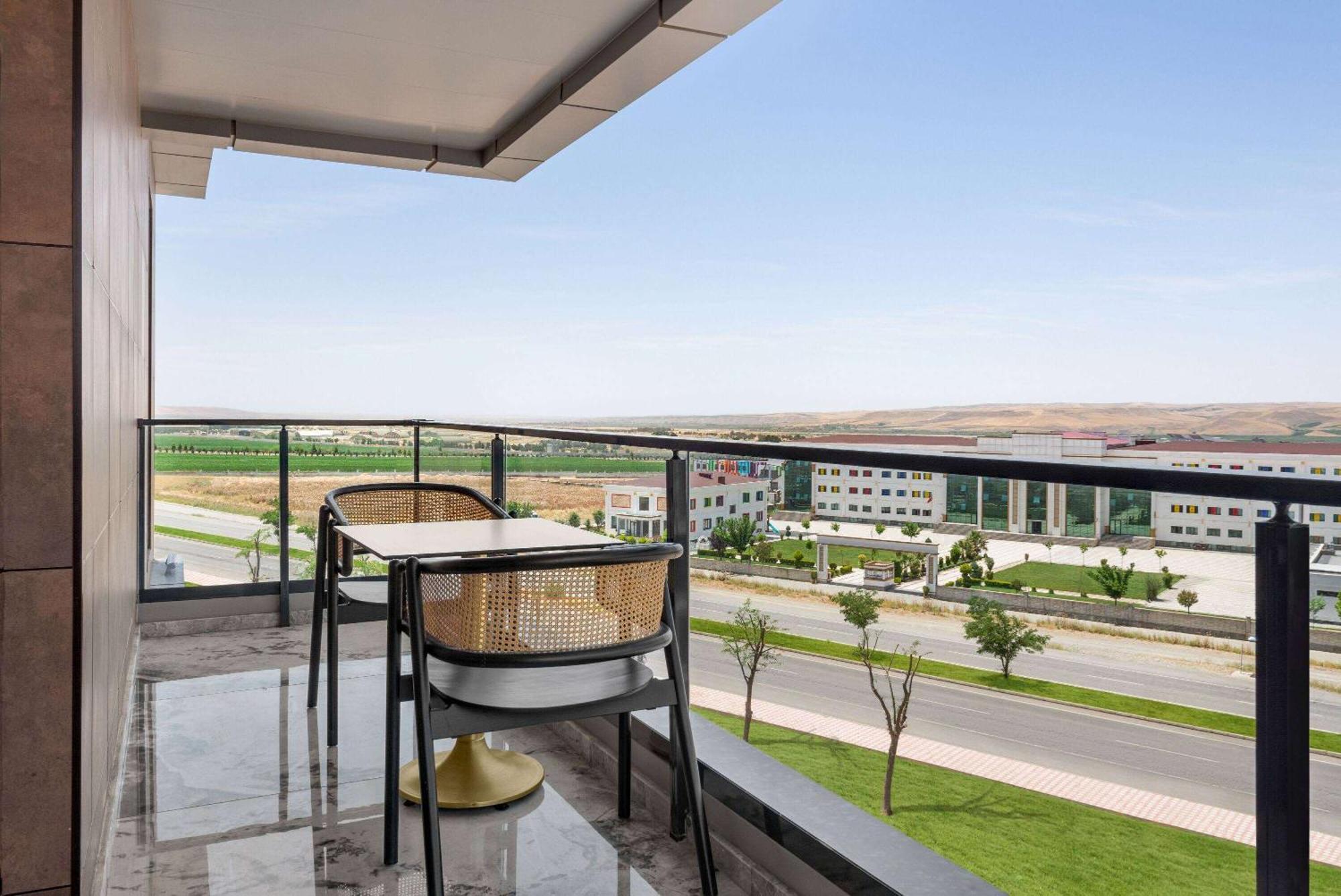 Hotel Ramada Plaza By Wyndham Batman Esterno foto