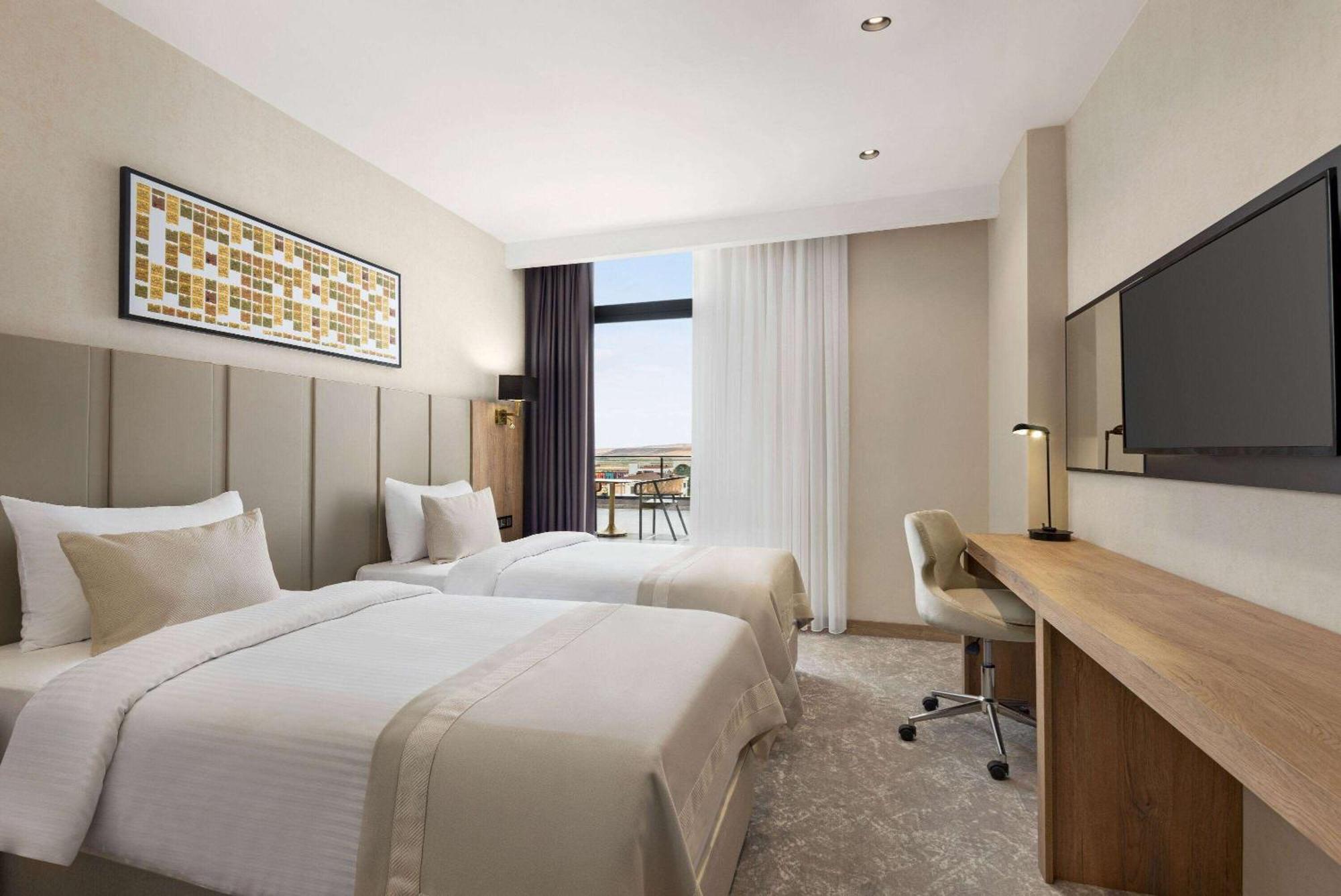 Hotel Ramada Plaza By Wyndham Batman Esterno foto