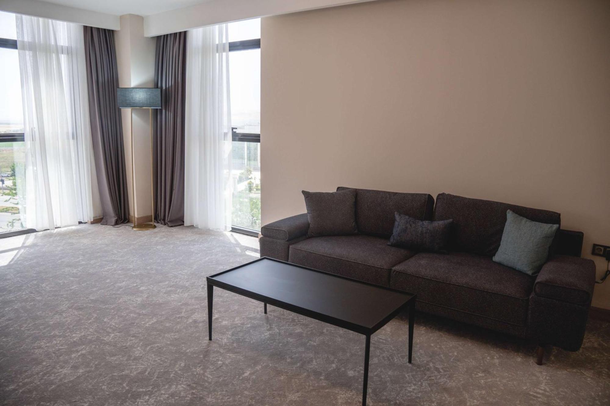 Hotel Ramada Plaza By Wyndham Batman Esterno foto