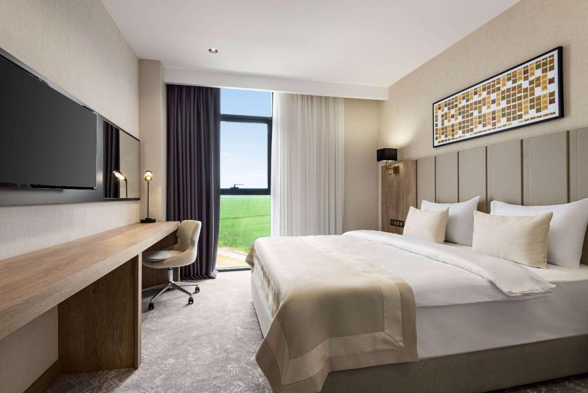 Hotel Ramada Plaza By Wyndham Batman Esterno foto