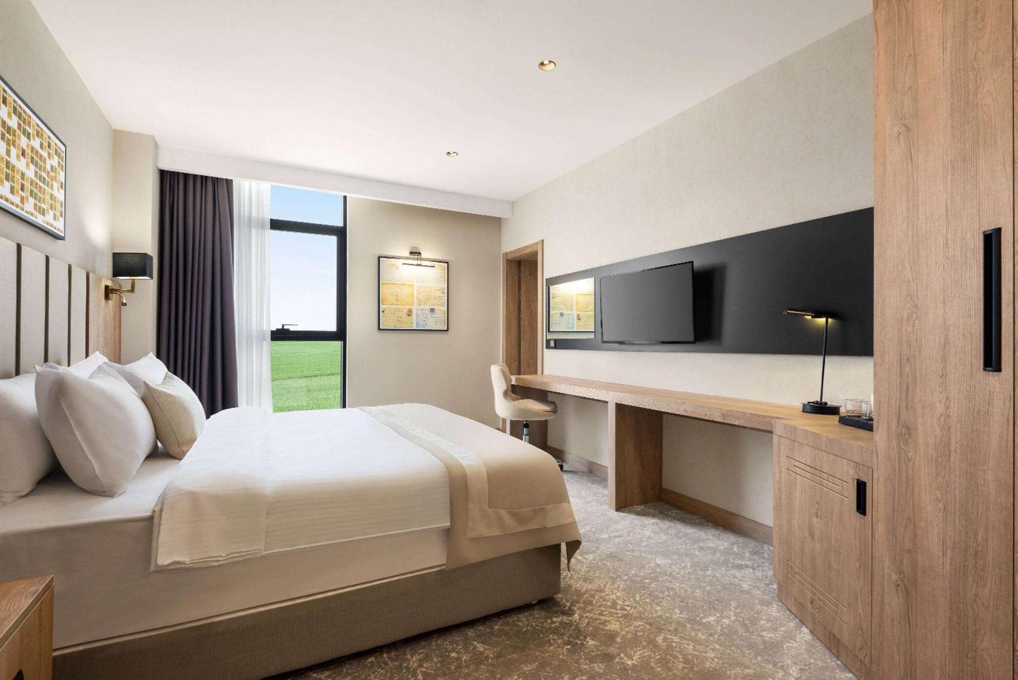 Hotel Ramada Plaza By Wyndham Batman Esterno foto